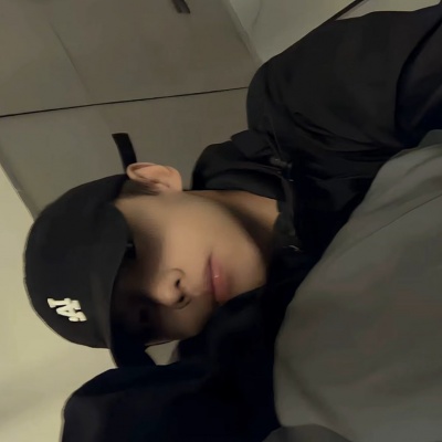 小众青春风男生头像