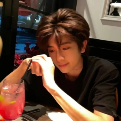 2026热门男生微信头像图片