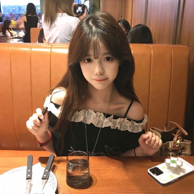 可爱纯欲风坐着女头