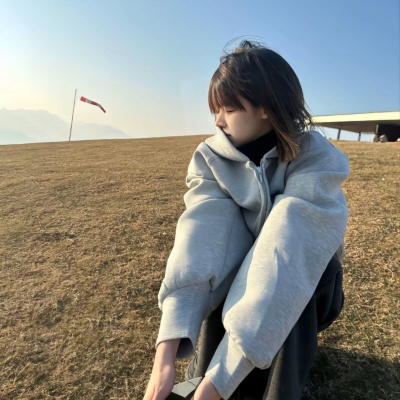 超火自由感风景女生头像