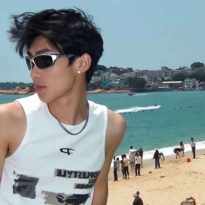 超好看ins风男头像