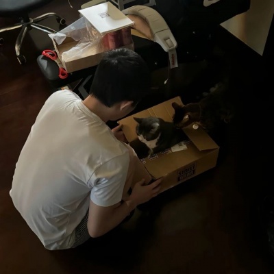 少年感干净帅气男生头像