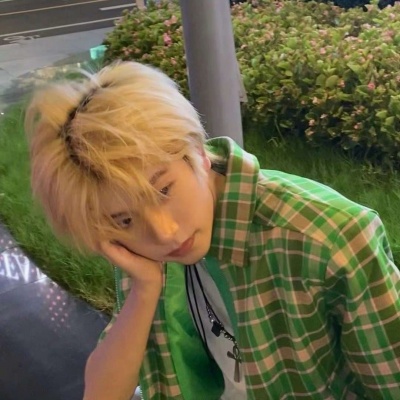 超好看ins风男头像