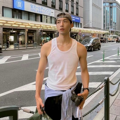 超好看ins风男头像