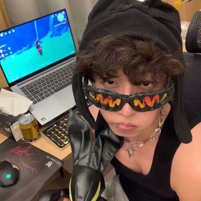 超好看ins风男头像