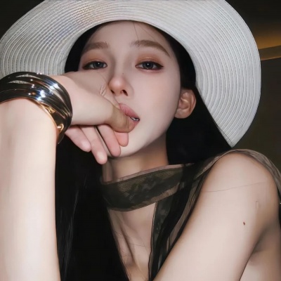 女生高级感十足小众耐看头像