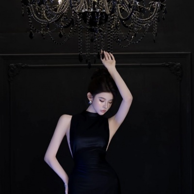 质感黑色礼服御姐头像