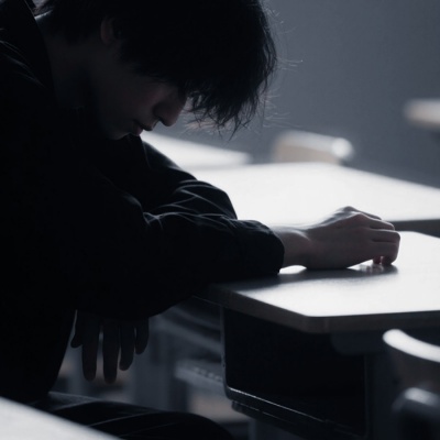 情绪氛围感男生头像