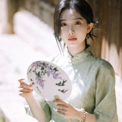 国风旗袍女生头像