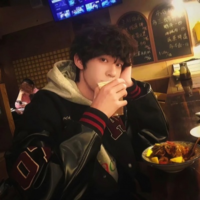 氛围感拉满的帅气小众男生头像