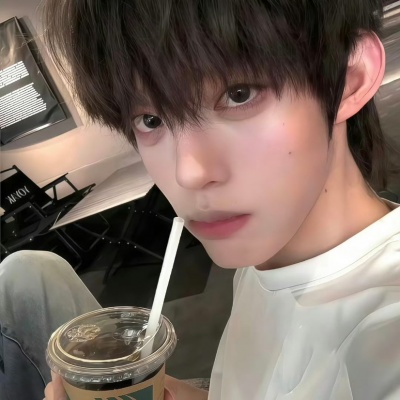 热门ins男头像真人