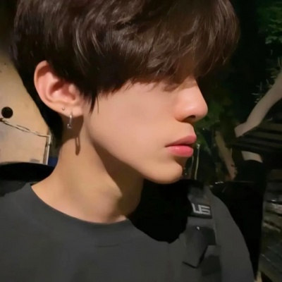 网红同款ins男生帅气头像