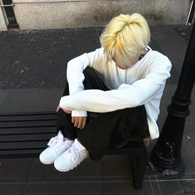 高质感滤镜氛围男生头像