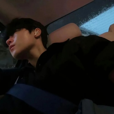 超有feel的ins氛围感男生头像