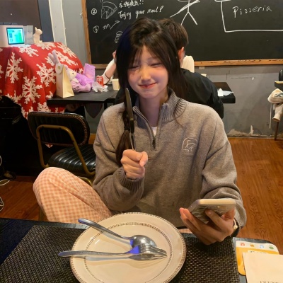 可爱纯欲风坐着女头