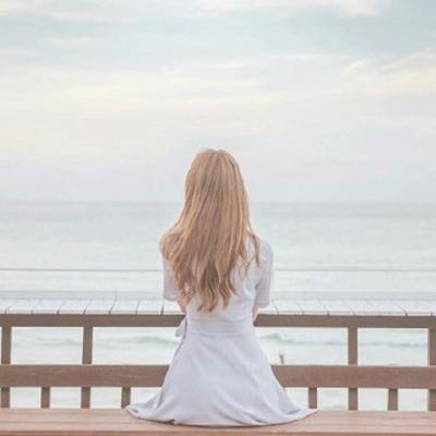 微信女生简单气质背影头像