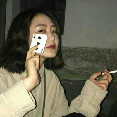 女生伤感霸气抽烟头像