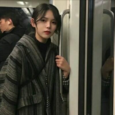 气质与颜值并存女生微信头像