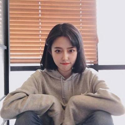 清新漂亮短发气质微信头像女