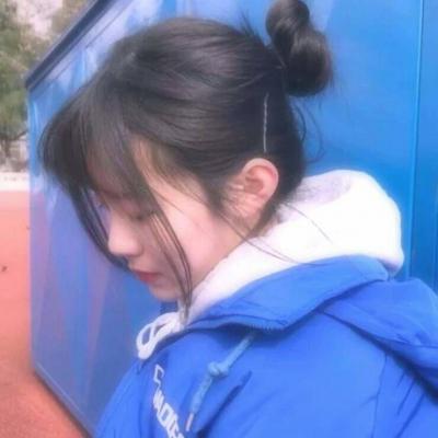 女生时尚真人丸子头像