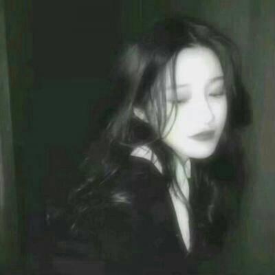 黑白女生伤感情绪头像