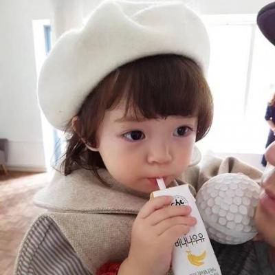 小女孩嘟嘴可爱搞怪高清头像