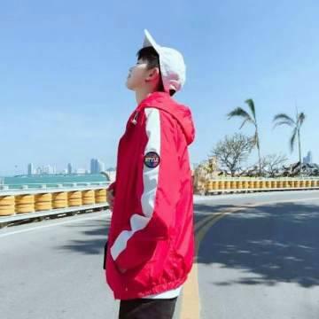 男生背影帅气阳光头像