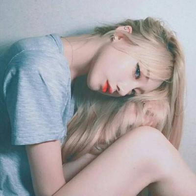 女生清新干净蓝色系头像