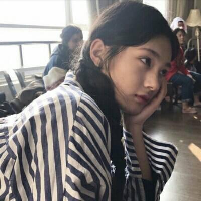 气质与颜值并存女生微信头像