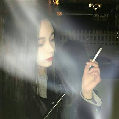女生伤感霸气抽烟头像
