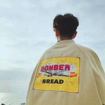 男生背影帅气阳光头像