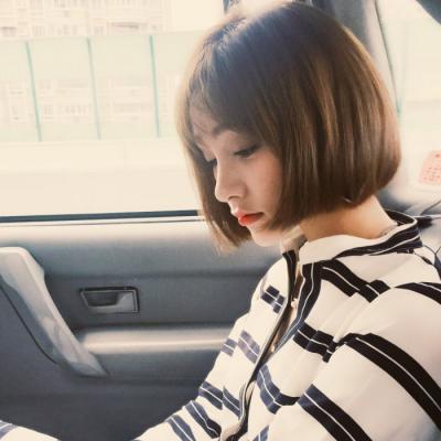 清新漂亮短发气质微信头像女