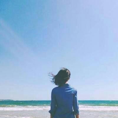 女生头像背影唯美海边意境图片