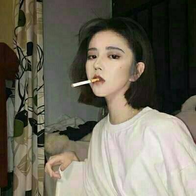 女生伤感霸气抽烟头像