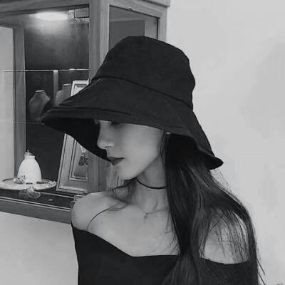 黑白女生伤感情绪头像
