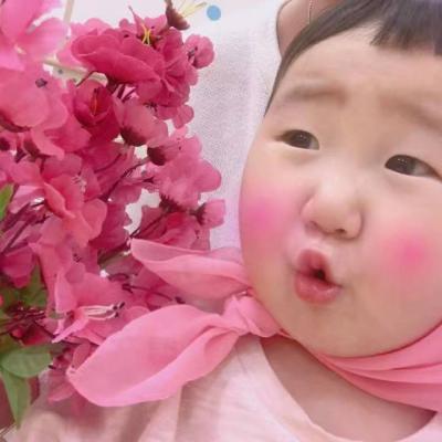 小女孩嘟嘴可爱搞怪高清头像