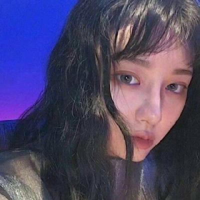 气质与颜值并存女生微信头像