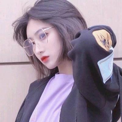 超酷个性短发微信头像女