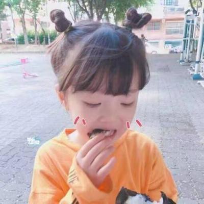 小女孩嘟嘴可爱搞怪高清头像