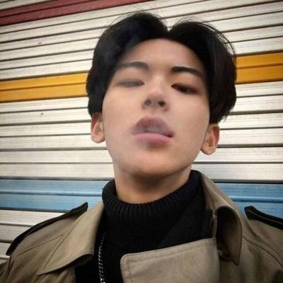 男生自信高冷真人头像