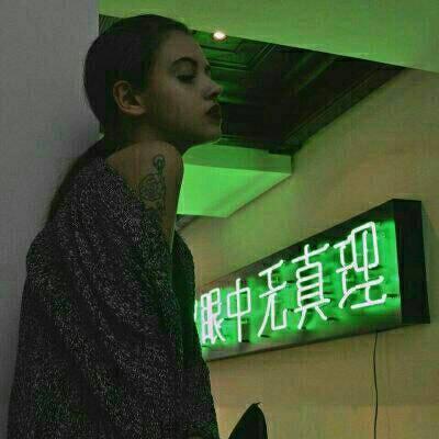 欧美女生高冷霸气头像