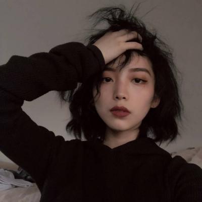 超酷个性短发微信头像女