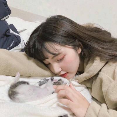 女生抱猫的真实高清头像