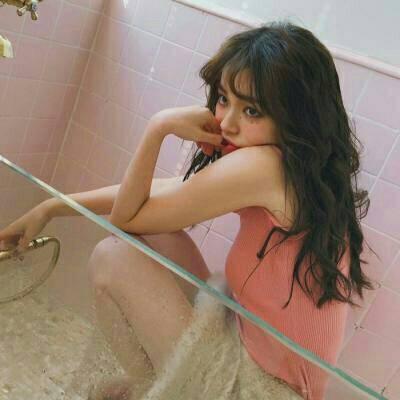 气质与颜值并存女生微信头像