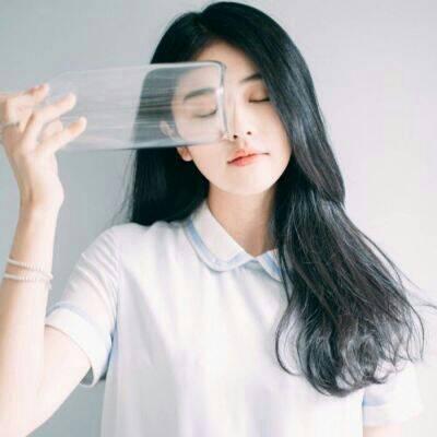 白色系高清好看的干净清纯女生头像