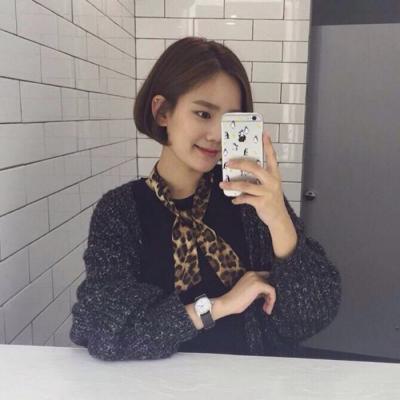 清新漂亮短发气质微信头像女