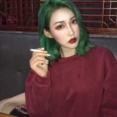 超酷个性短发微信头像女