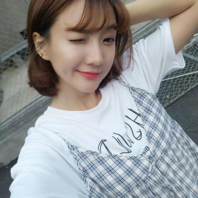 清新漂亮短发气质微信头像女