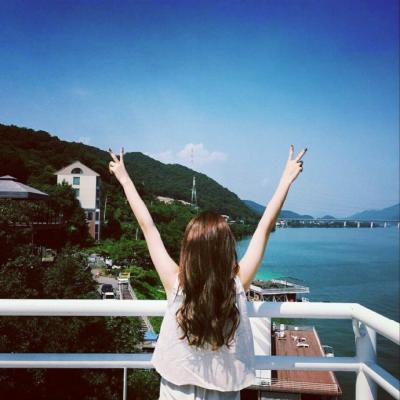 微信女生简单气质背影头像