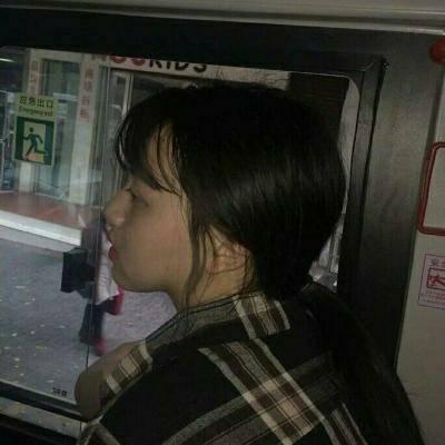 穿格子衬衫的高清女头